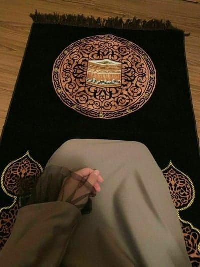 Devotional Focus - Prayer Mat and Kaaba