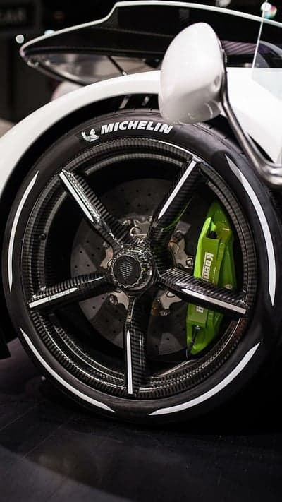 Koenigsegg Carbon Fiber Rim and Green Caliper Mobile Wallpaper