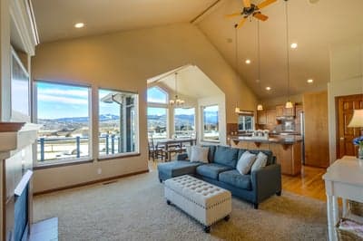 Spacious Living Room with Mountain Views and Open Kitchen