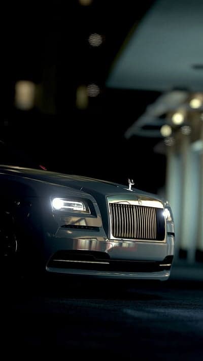 Rolls-Royce Wraith at Night: Luxury and Speed