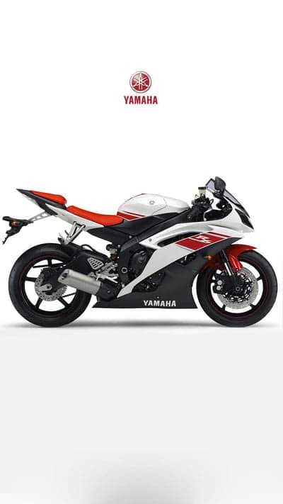 Yamaha R6 sportbike white red black