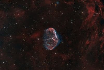 Crescent Nebula: Stunning Astronomical Beauty in Space