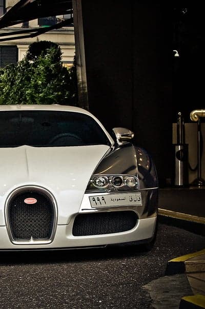 White Bugatti Veyron Saudi Edition Mobile Screen Background