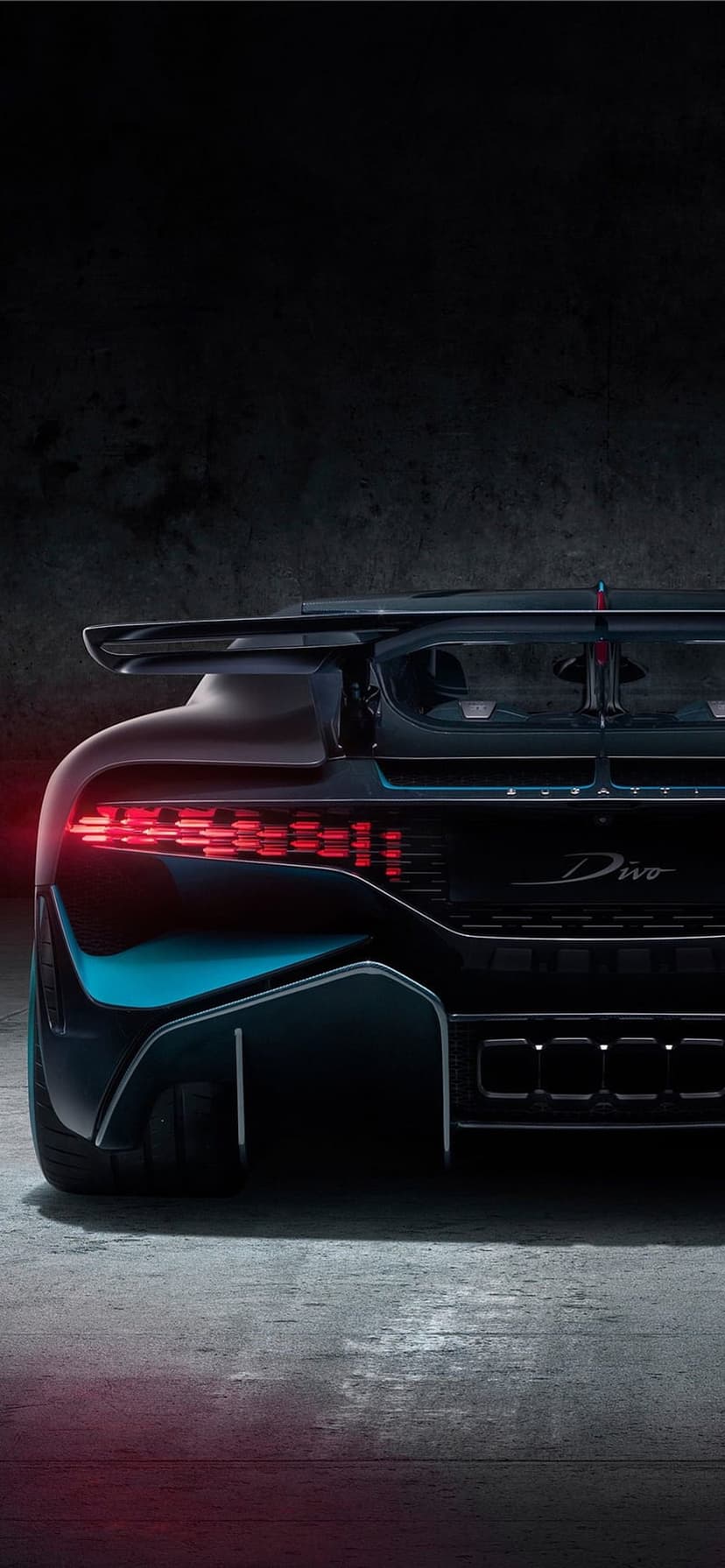 Bugatti Divo rear fascia with horizontal red LED taillights and blue aerodynamic accents on a textured floor.