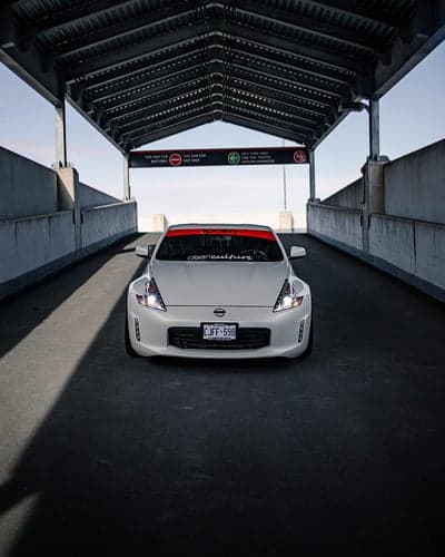 White Nissan 370Z Sports Car Mobile Wallpaper Background
