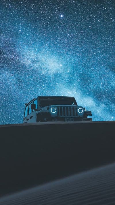 Starry Night Sahara Jeep Adventure Mobile Background