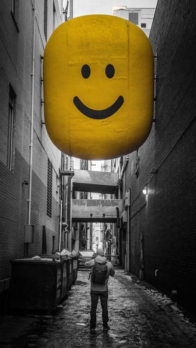 Smiling Titan - An Alleyway Encounter