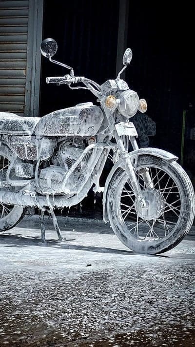 Soapy Vintage Motorbike Detailing Mobile Wallpaper