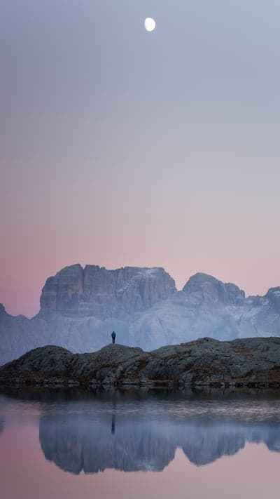 Alpenglow Solitude - Lakeside Vista