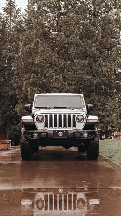 Silver Jeep Wrangler SUV Mobile Wallpaper Background