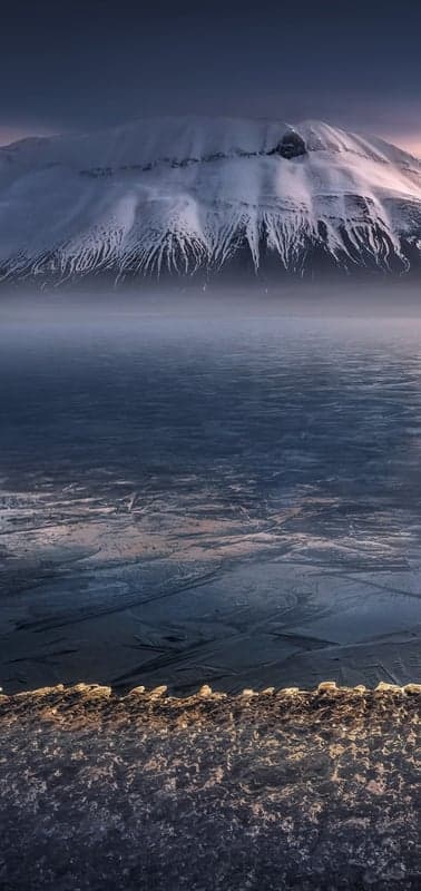 Frosted Horizon- A Land of Ice and Majesty