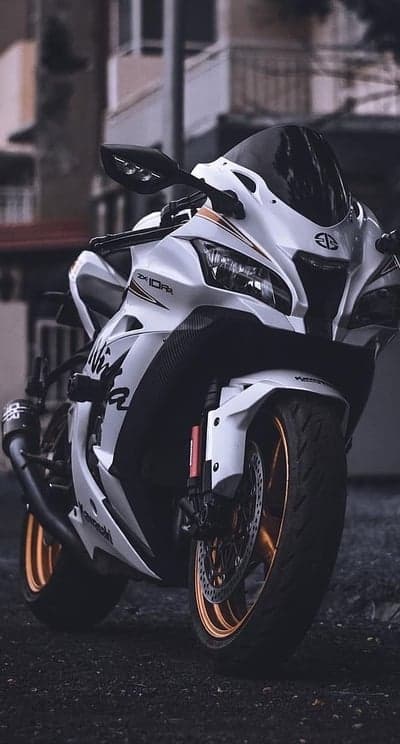 Kawasaki Ninja ZX10RR Motorcycle: White and Orange