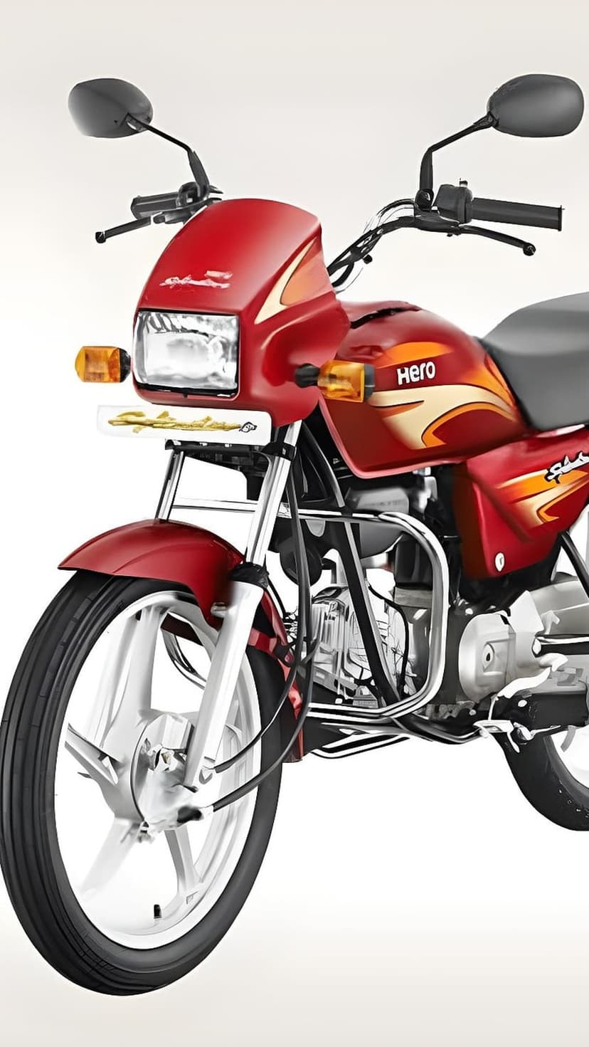 Hero Splendor motorcycle in red with chrome accents, white fender, and spoke wheels seen from a front angle.
