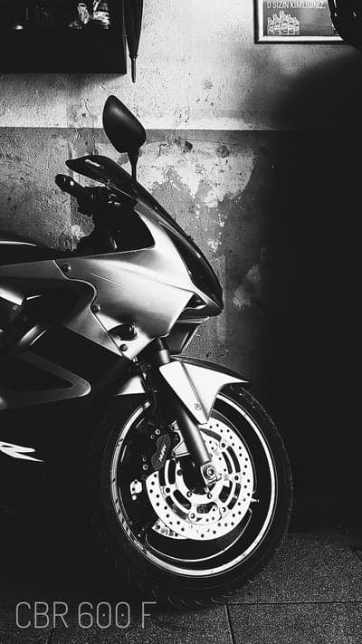 Dark Honda CBR 600 F Sportbike Mobile Phone Wallpaper