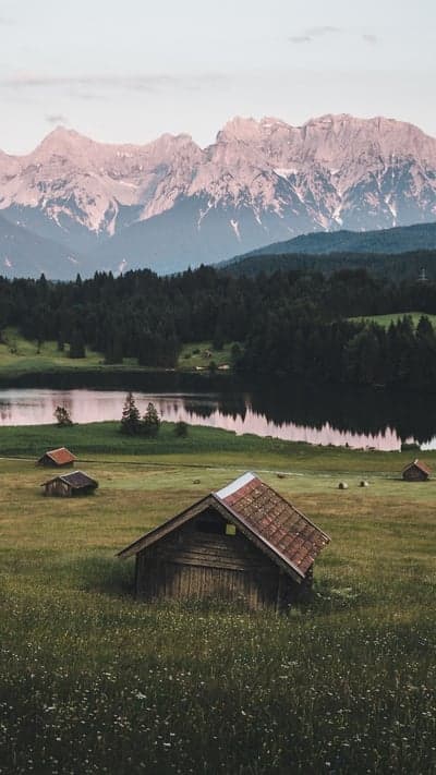 Alpine Homestead- Tranquil Lake and Mountains Overlooking Meadows