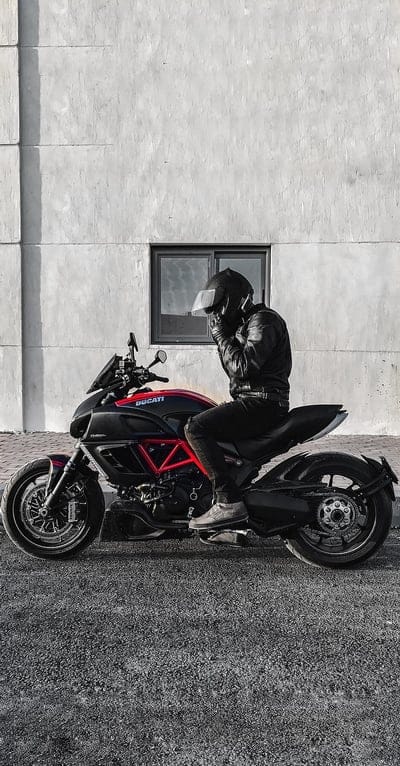 Ducati Diavel, carbon, carbon fiber, helmet, red, red demon, speed, sport bike, mobile wallpaper, android wallpaper, iPhone wallpaper, phone wallpaper
