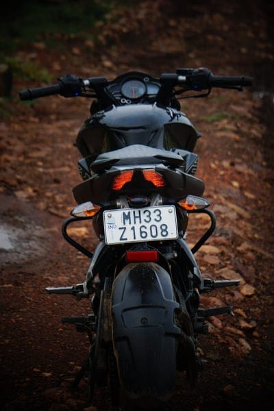 Pulsar 200ns, bike, motorcycle, stunt, stunts, mobile wallpaper, android wallpaper, iPhone wallpaper, phone wallpaper
