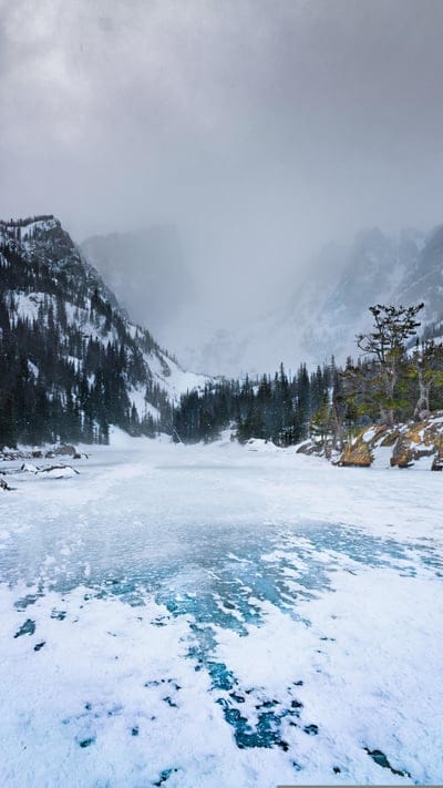 mountains,fog,frozen lake,clouds,landscape,nature,mood,hiking,winter,mist,haze,rocky mountains,dream lake,mobile wallpaper,android wallpaper,iphone wallpaper,snow