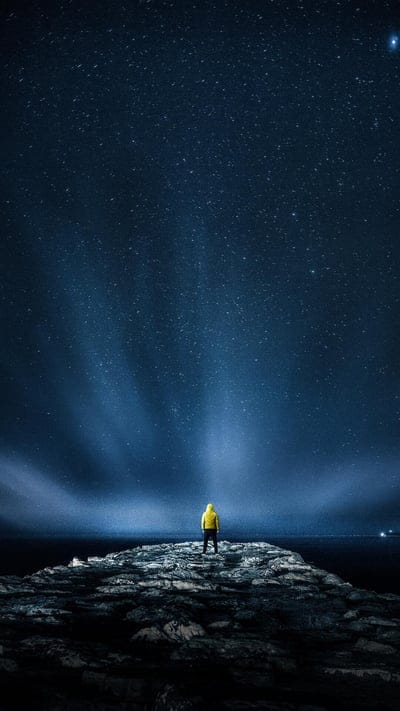 personontopofmountaininstarynight,mountaininstarynight,starynight,aloneboy,starynight,night,nature