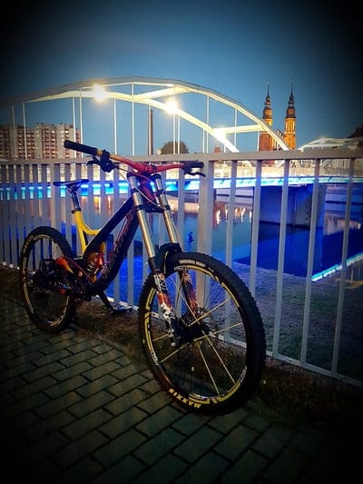 Downhill, cycle, bicycle, graphy, bike, city, lights, devinci, mobile wallpaper, android wallpaper, iPhone wallpaper, phone wallpaper