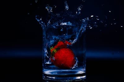 nature,nature background,fresh,strawberry,beautiful nature,health,freshness,full HD wallpaper,cool backgrounds,free wallpaper,food,gastronomy,fruit,clear,4K wallpaper,organic,falling,wallpaper 4K,absorbed,wallpaper HD