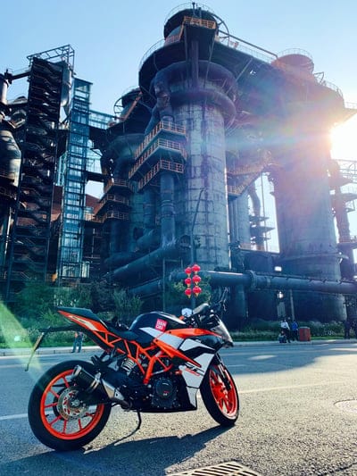 motorcycle,bright color,street