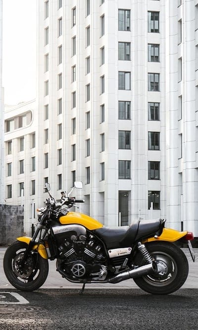 yamaha, bike, motorcycle, side view, motor, building, mobile wallpaper, android wallpaper, iPhone wallpaper, phone wallpaper