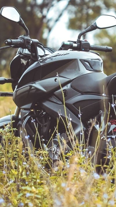 Ns 200 In Daylight, ns 200, black and grey, pulsar, bike, racing, mobile wallpaper, android wallpaper, iPhone wallpaper, phone wallpaper
