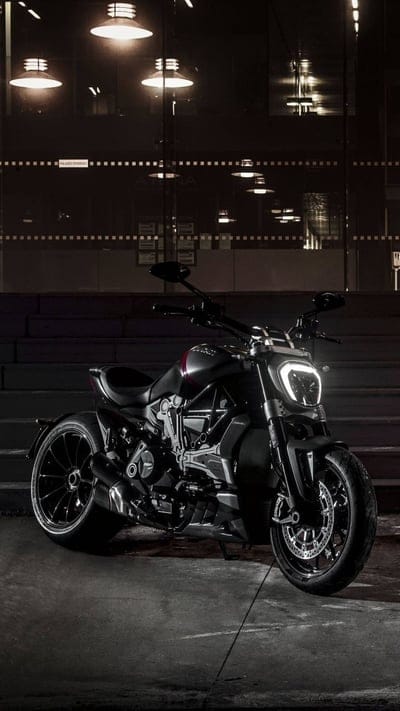 ducati,blackbike,bikestanding