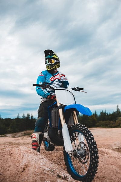 motorcycle, motorcyclist, bike, helmet, sand, mobile wallpaper, android wallpaper, iPhone wallpaper, phone wallpaper