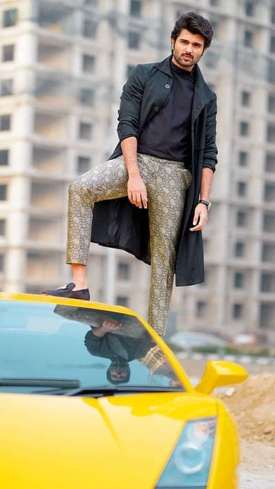 Vijay Devarakonda Ke, car pose, actor, hero, mobile wallpaper, android wallpaper, iPhone wallpaper, phone wallpaper
