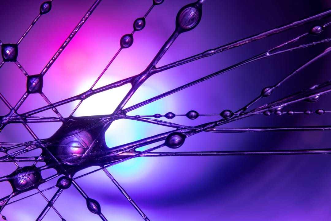 Luminous purple and pink neural nodes connected by crystalline fibers with microscopic liquid droplets.