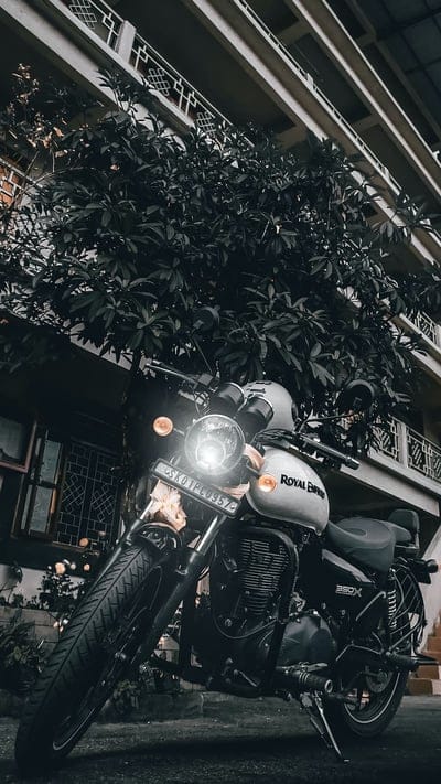 Royal Enfield Live, White Thunderbird, bike, headlight, mobile wallpaper, android wallpaper, iPhone wallpaper, phone wallpaper