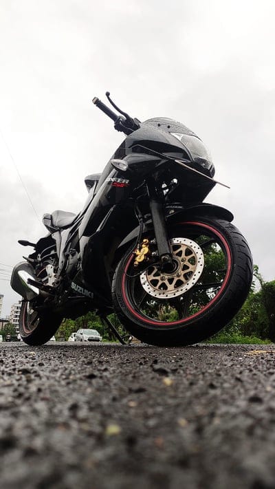 Suzuki Gixxer SF, bike, gixxer sf, moto, motorcycle, rider, stunt, suzuki gixxer, mobile wallpaper, android wallpaper, iPhone wallpaper, phone wallpaper