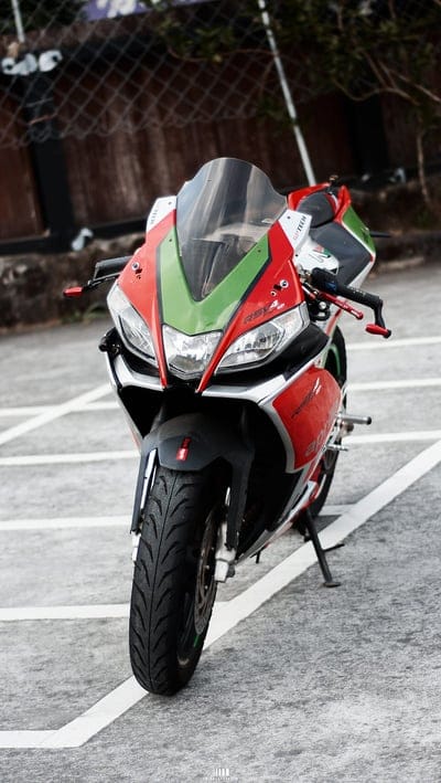 motorcycle, bike, green, red, parking, moto, mobile wallpaper, android wallpaper, iPhone wallpaper, phone wallpaper