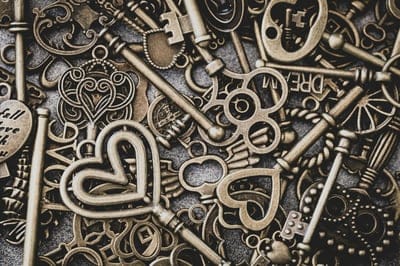 Old keys,Old keys background,Heart keys,Heart keys wallpaper,Heart keys background