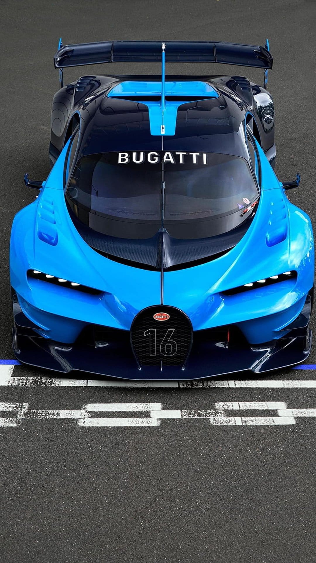 Bugatti Chiron Super Sport 300+ in blue and black shows a top-down view on a race track with number 16 on the grille.