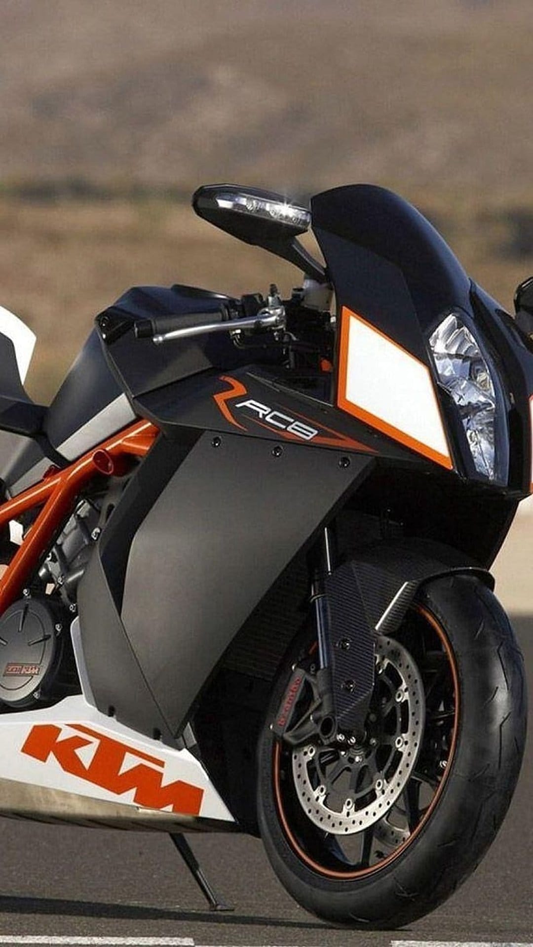 KTM RC8 sportbike highlights an orange trellis frame and aerodynamic fairings in a detailed close-up photography.