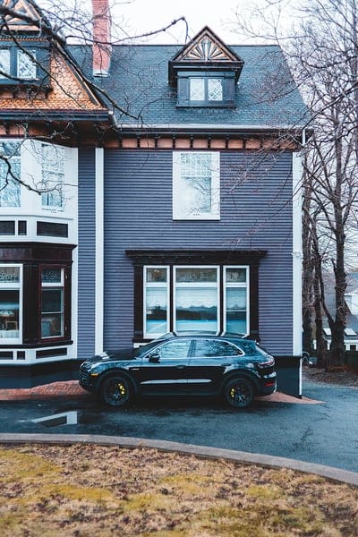 porsche cayenne, porsche, car, black, house, parking, mobile wallpaper, android wallpaper, iPhone wallpaper, phone wallpaper
