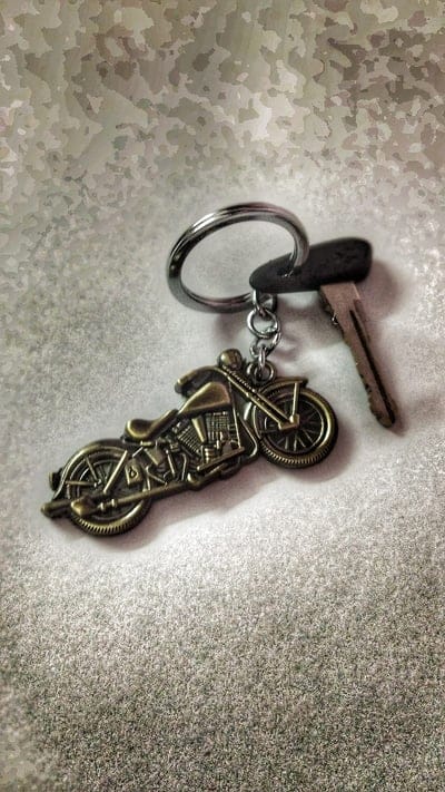 Bike, keychain, keyring, ikwak, ikwak singh, avenger, bajaj, love, live, life, mobile wallpaper, android wallpaper, iPhone wallpaper, phone wallpaper