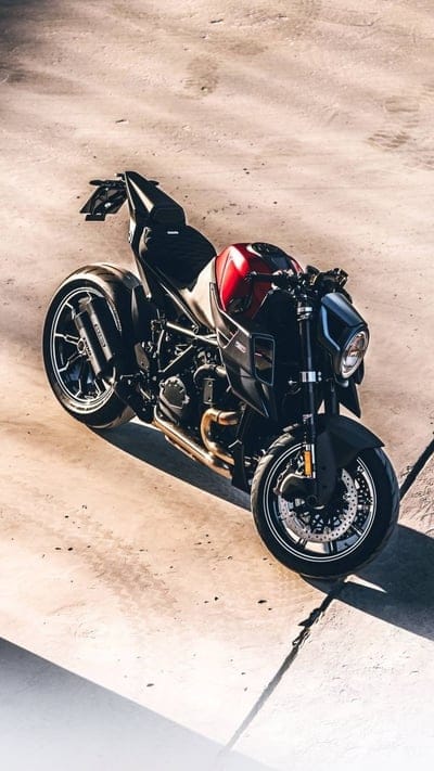 laystanding,blackbike,bike