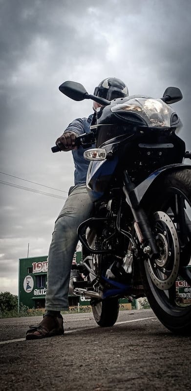 Pulsar 220, bike, motor, motorcycle, sport, mobile wallpaper, android wallpaper, iPhone wallpaper, phone wallpaper