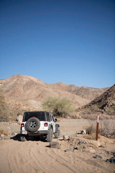 car, suv, white, canyon, hills, sand, mobile wallpaper, android wallpaper, iPhone wallpaper, phone wallpaper