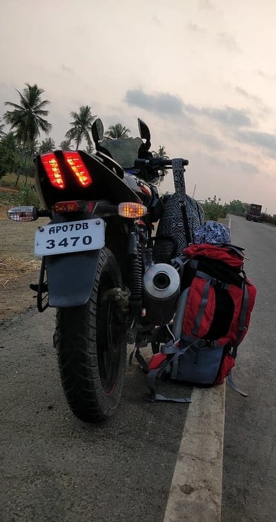 Pulsar 220, bike, traveling, mobile wallpaper, android wallpaper, iPhone wallpaper, phone wallpaper